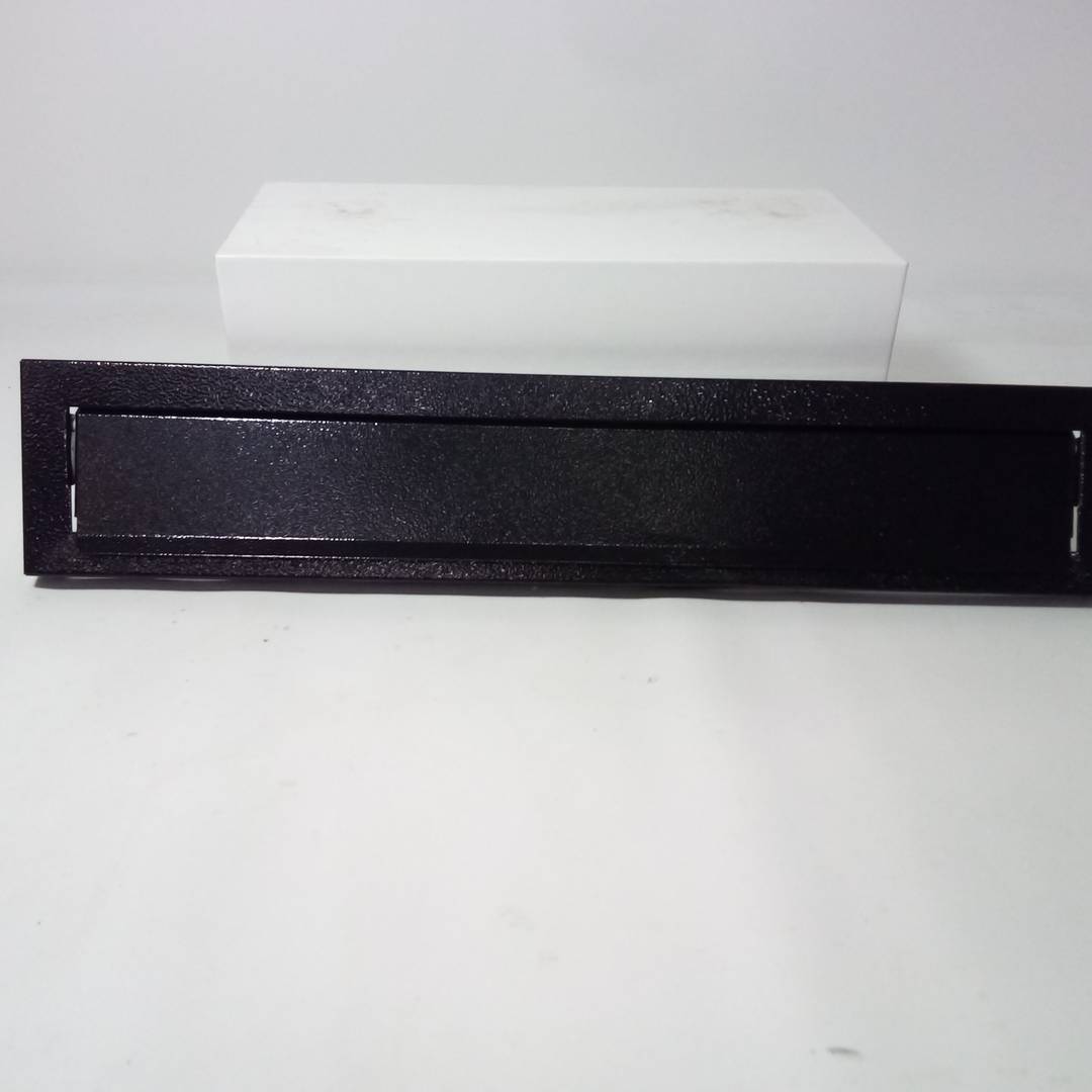 Skrzynki pocztowe do drzwi i ogrodzeń ze stali czarnej