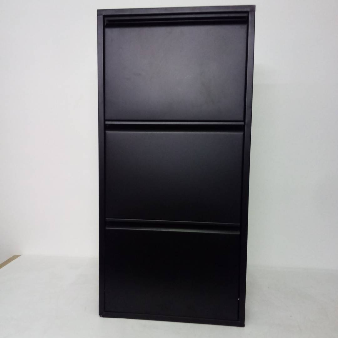 Metalen schoenenrek met 3 zwarte vakken