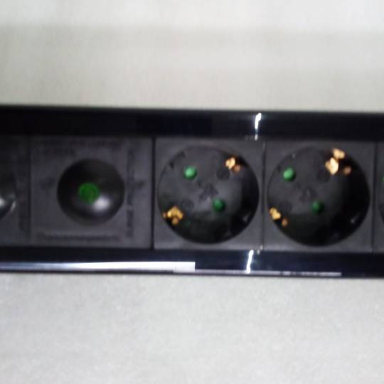 Schuko 10 stekkerdoos met schakelaar en overspanningsbeveiliging zwart (1,5m kabel)