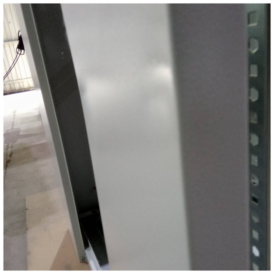 Armari rack 19'' de peu 42U 800x1000x1980mm MobiRack de RackMatic Blanc i porta de vidre temperat