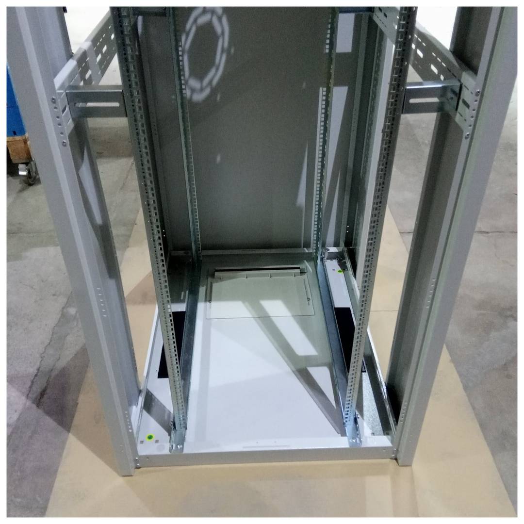 Armari rack 19'' de peu 42U 800x1000x1980mm MobiRack de RackMatic Blanc i porta de vidre temperat