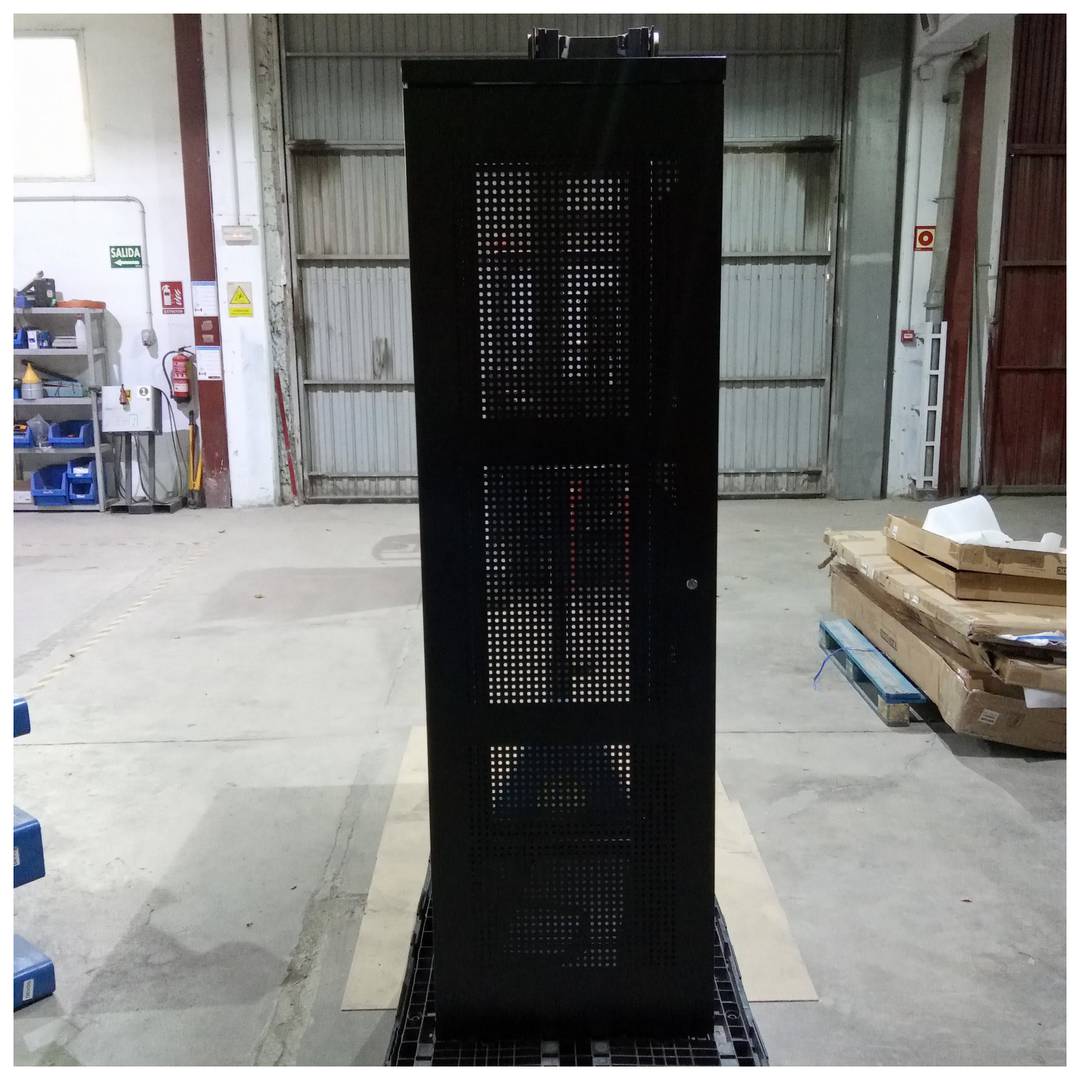 Rackkast 19'' staand 42U 600x1000x2000mm MobiRack van RackMatic