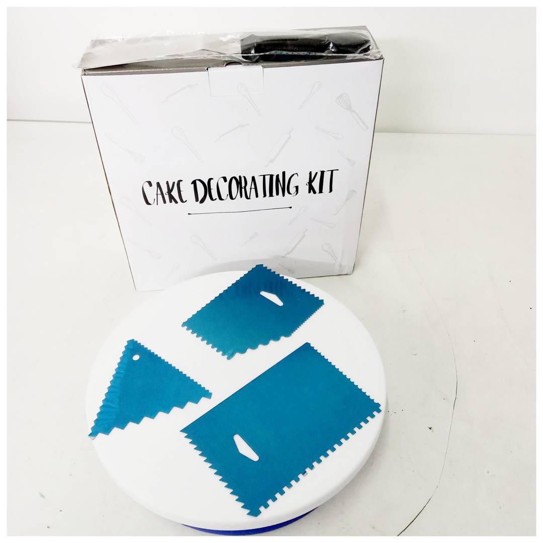 Base giratòria per a pastissos de 28 cm. Plataforma rotatòria de color blanc