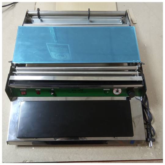 Macchina per l'imballaggio alimentare in rotoli di film plastico ricondizionata