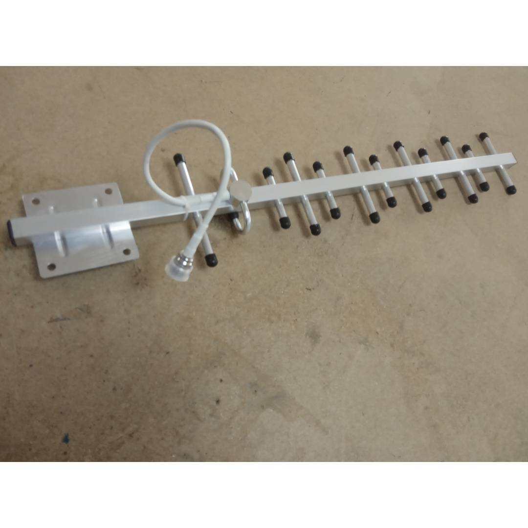 Yagi-antenne voor GSM 3G-repeater 900 1710 2180 MHz N-connector