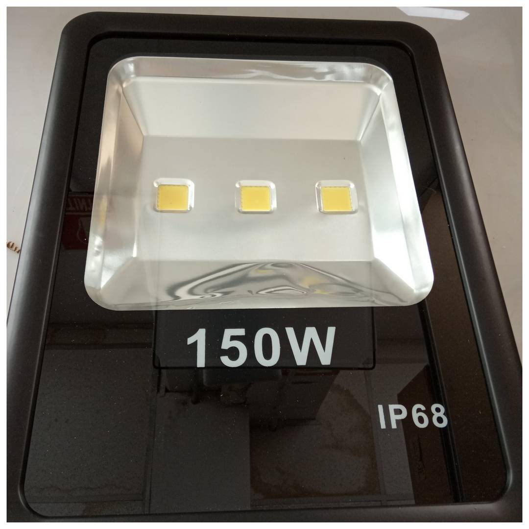 LED spotlight IP65 150W 13500LM with adjustable fixation refurbished