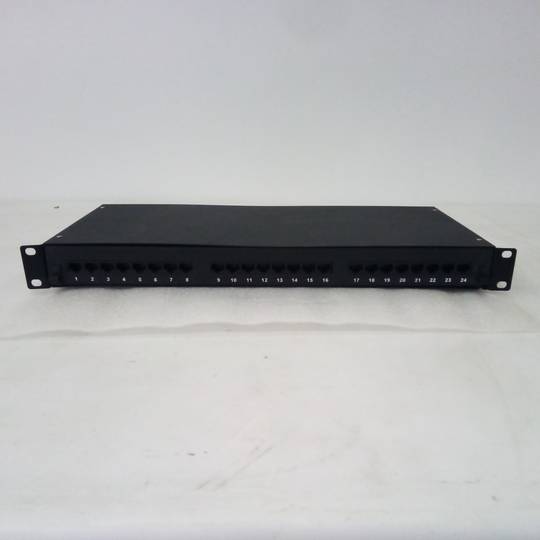 Pannello patch 24 RJ45 Cat.5e UTP 1U nero nel cassetto rimovibile. Ricondizionato