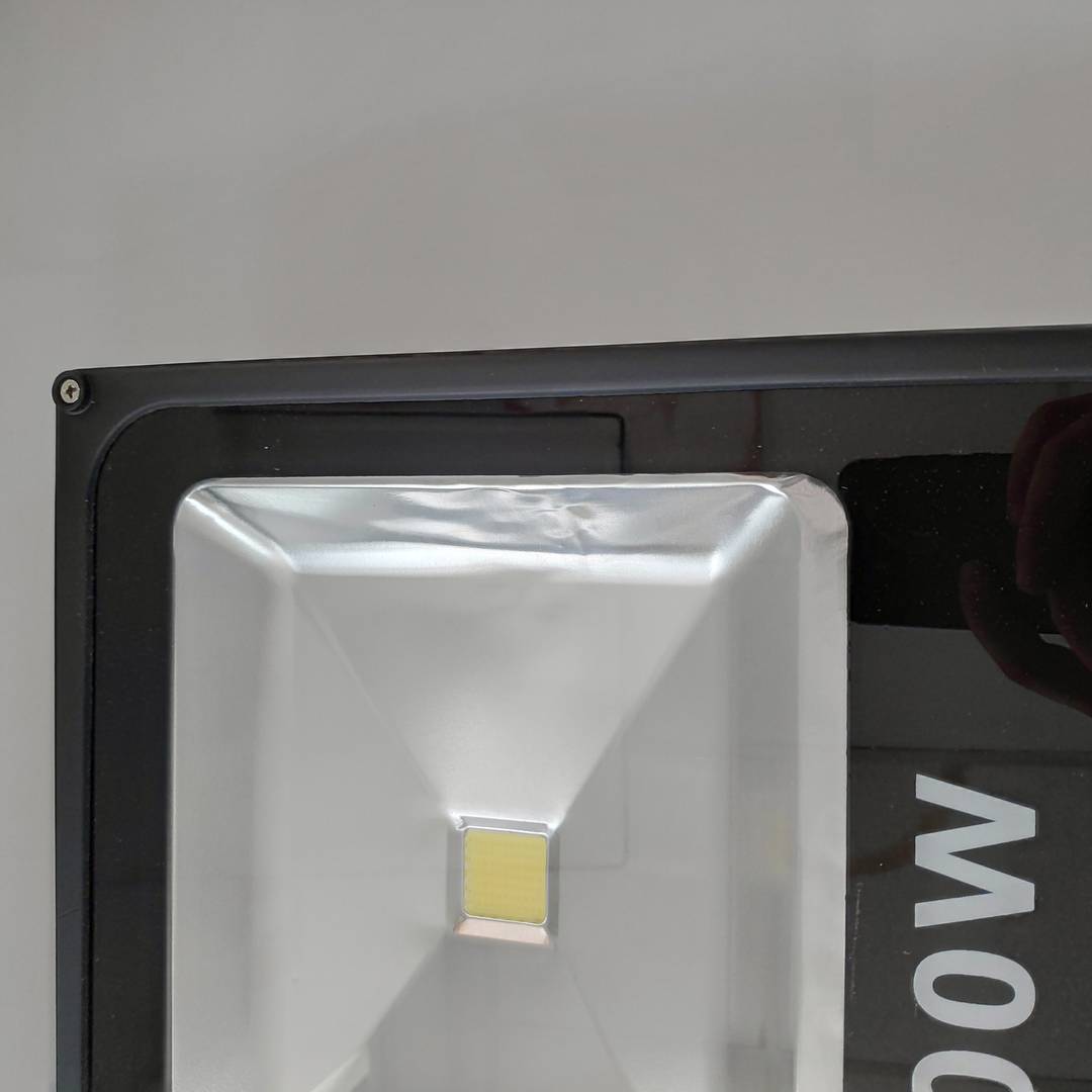 LED Strahler IP66 70W 6000LM mit verstellbarer Befestigung Refurbished