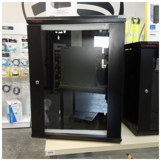Baie murale SOHORack 19'' 15U 600x450x770mm noire de RackMatic (reconditionnée)