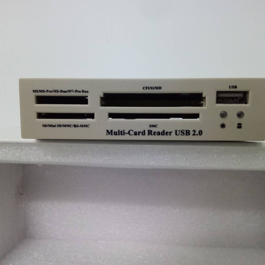 Pannello di Memory Card Reader 16in1 + USB 2.0 (Beige)