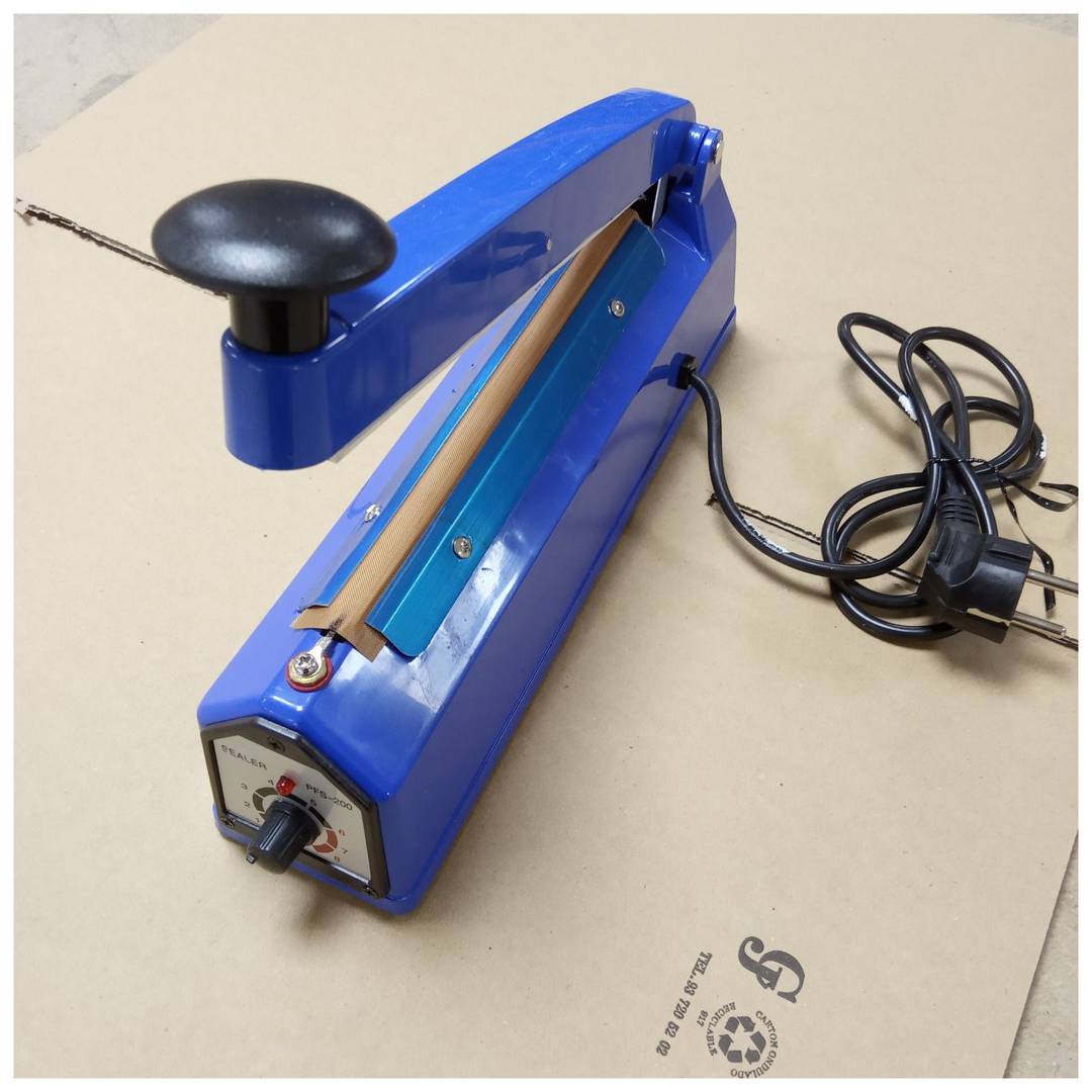 Thermal sealer for closing plastic bags by heat of 30cm