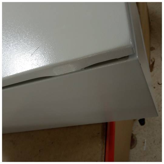 Caja de distribución eléctrica metálica con protección IP65 para fijación a pared 500x300x250mm