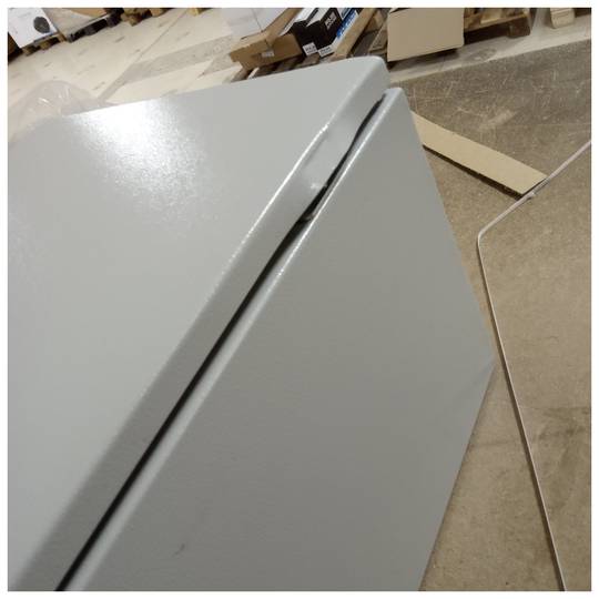 Caja de distribución eléctrica metálica con protección IP65 para fijación a pared 500x300x250mm