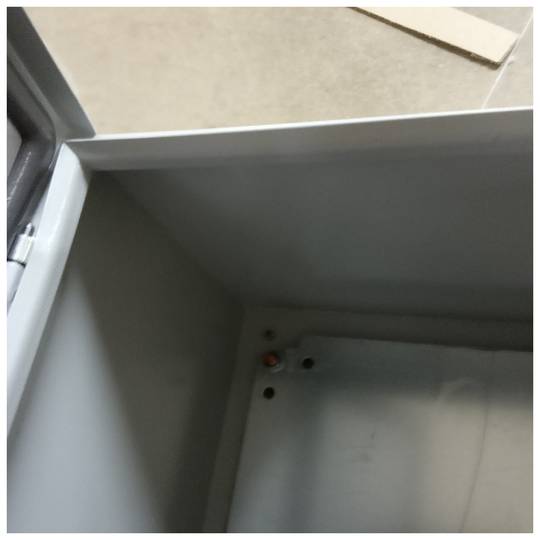 Caja de distribución eléctrica metálica con protección IP65 para fijación a pared 500x300x250mm