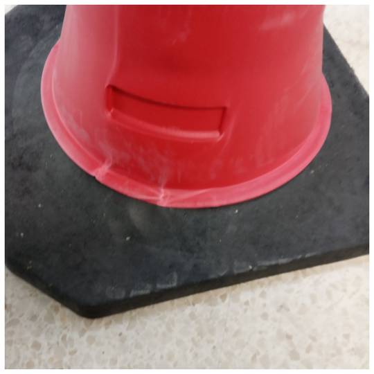 Stożek drogowy z reflektorem sygnalizacyjnym i latarnią 100 cm