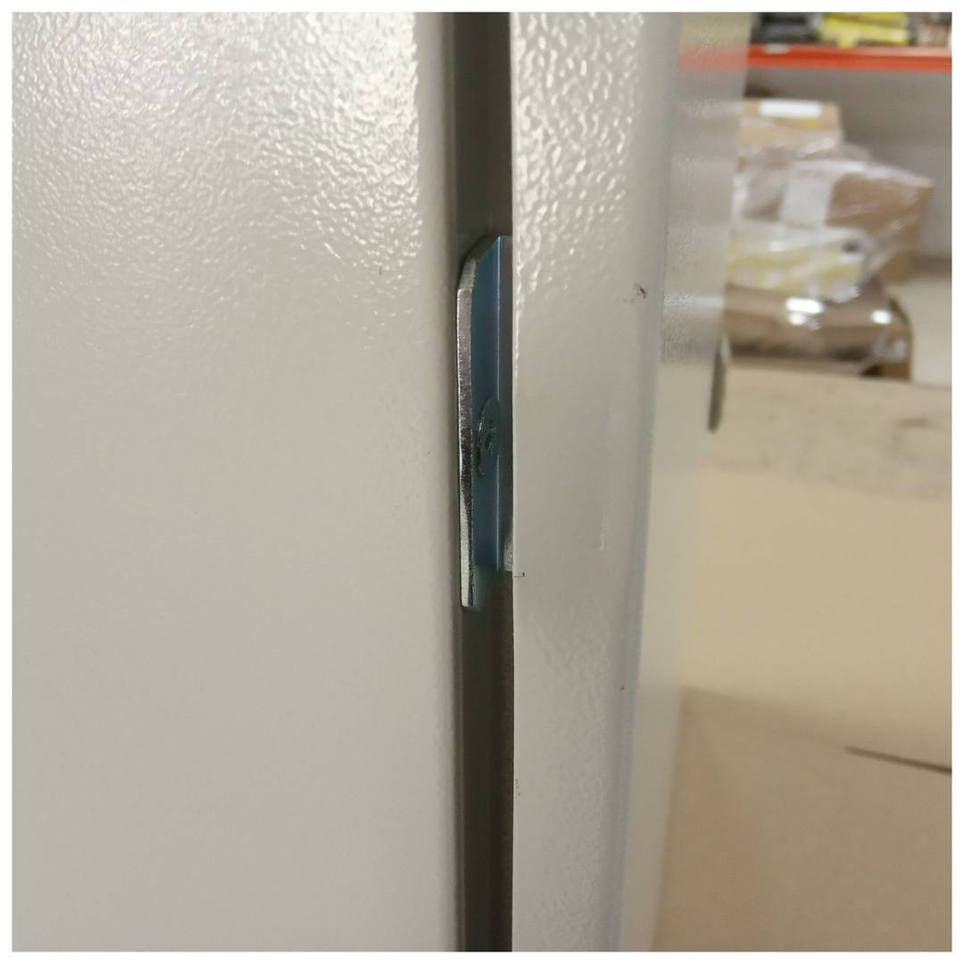 Metal electrical distribution box with IP65 protection for wall fixing 400x400x200mm