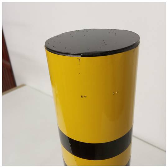 Borne en acier avec socle cloué 76x600mm