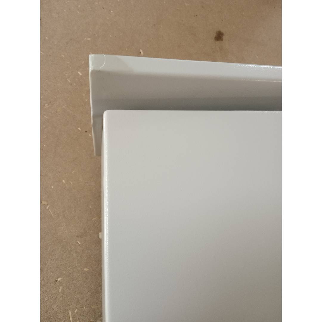 Caixa de distribuição elétrica metálica com proteção IP65 para fixação em poste 200 x 300 x 150 mm