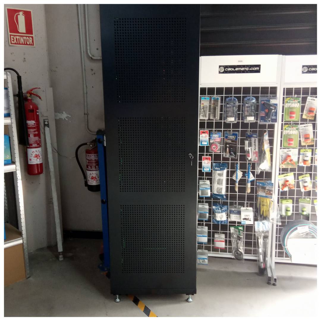 Armari rack 19'' de peu 42U 600x600x2000mm MobiRack de RackMatic