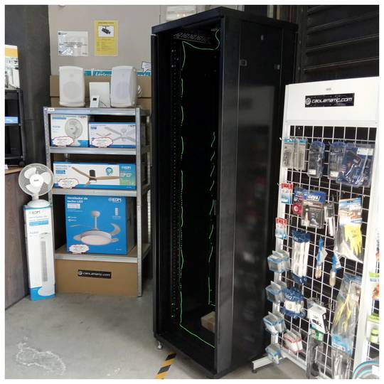 Armari rack 19'' de peu 42U 600x600x2000mm MobiRack de RackMatic