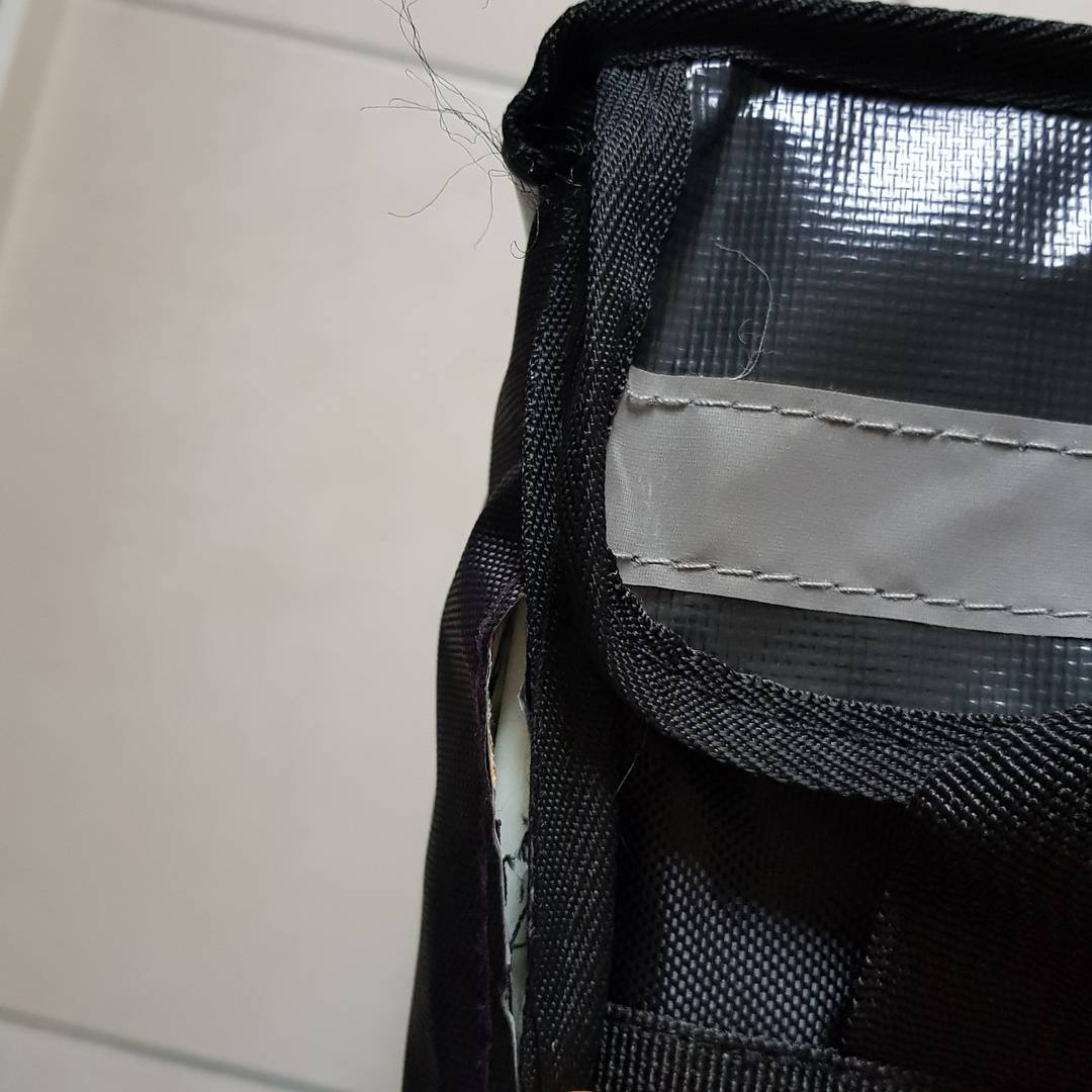 Sac isotherme pour la livraison des commandes de nourriture en moto et vélo noir 44 x 34 x 39 cm.