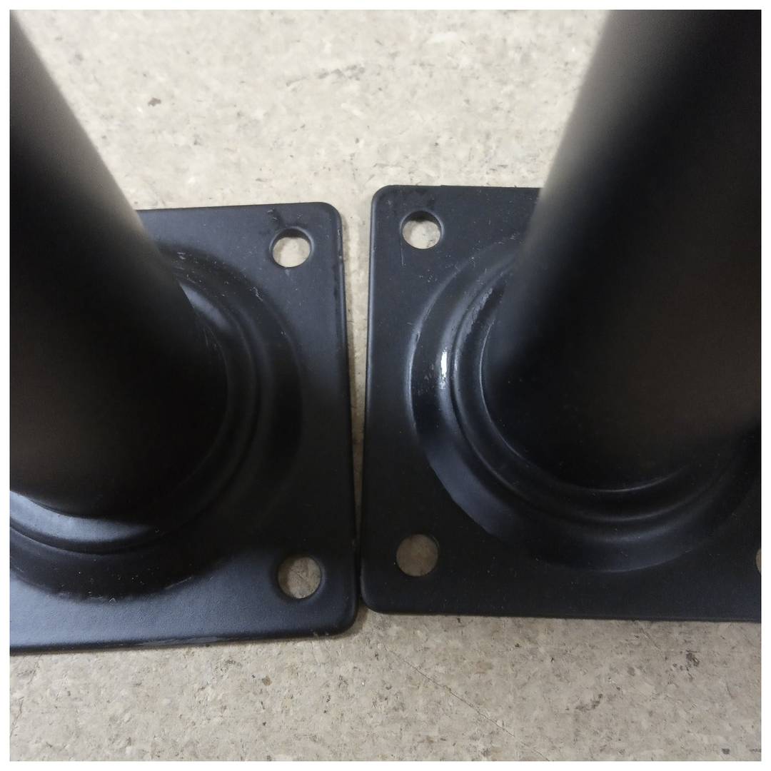 Pés redondos para mesa e móveis. Conjunto de 4 pernas de aço preto de 75 cm
