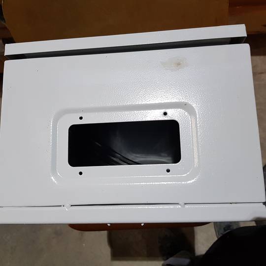 Caixa de distribuição elétrica metálica com proteção IP65 para fixação em poste 300 x 300 x 200 mm