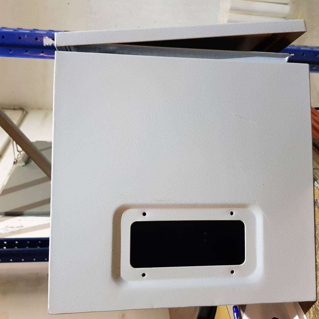 Boîte de distribution électrique en métal avec protection IP65 pour montage mural 400x300x300mm