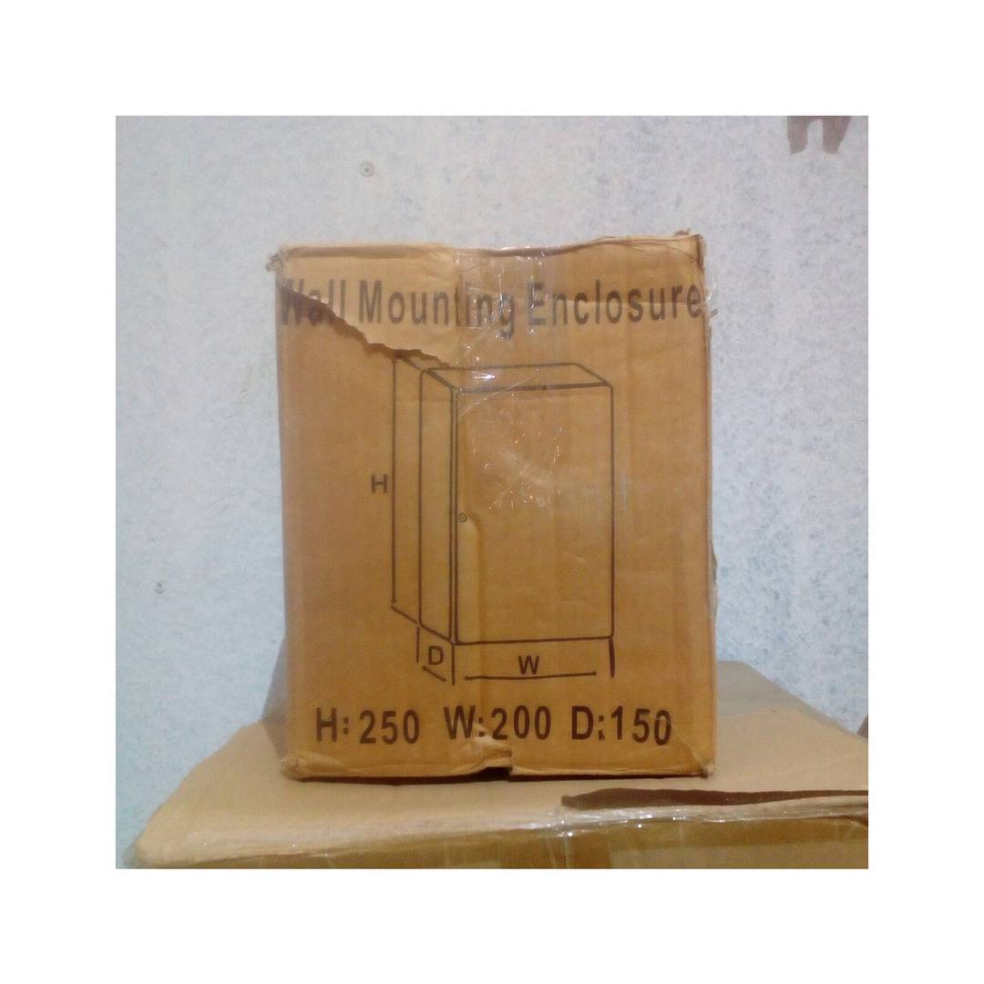 Elektrischer Verteilerkasten aus Metall mit Schutzart IP65 für die Wandmontage 250x200x150mm