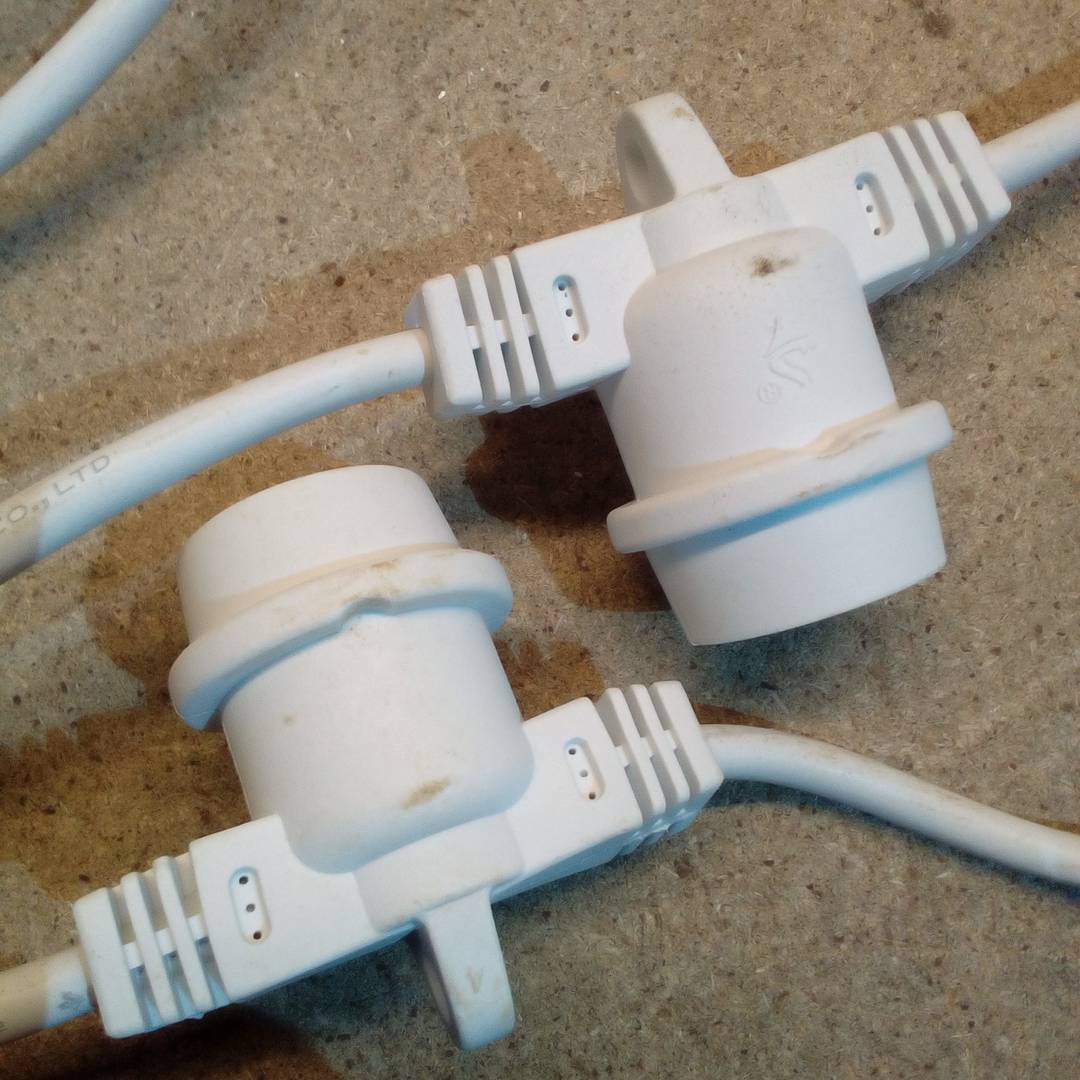 Garland 20 bulbs lights with E27 socket outdoor IP44 electrical cable 20m extendable white