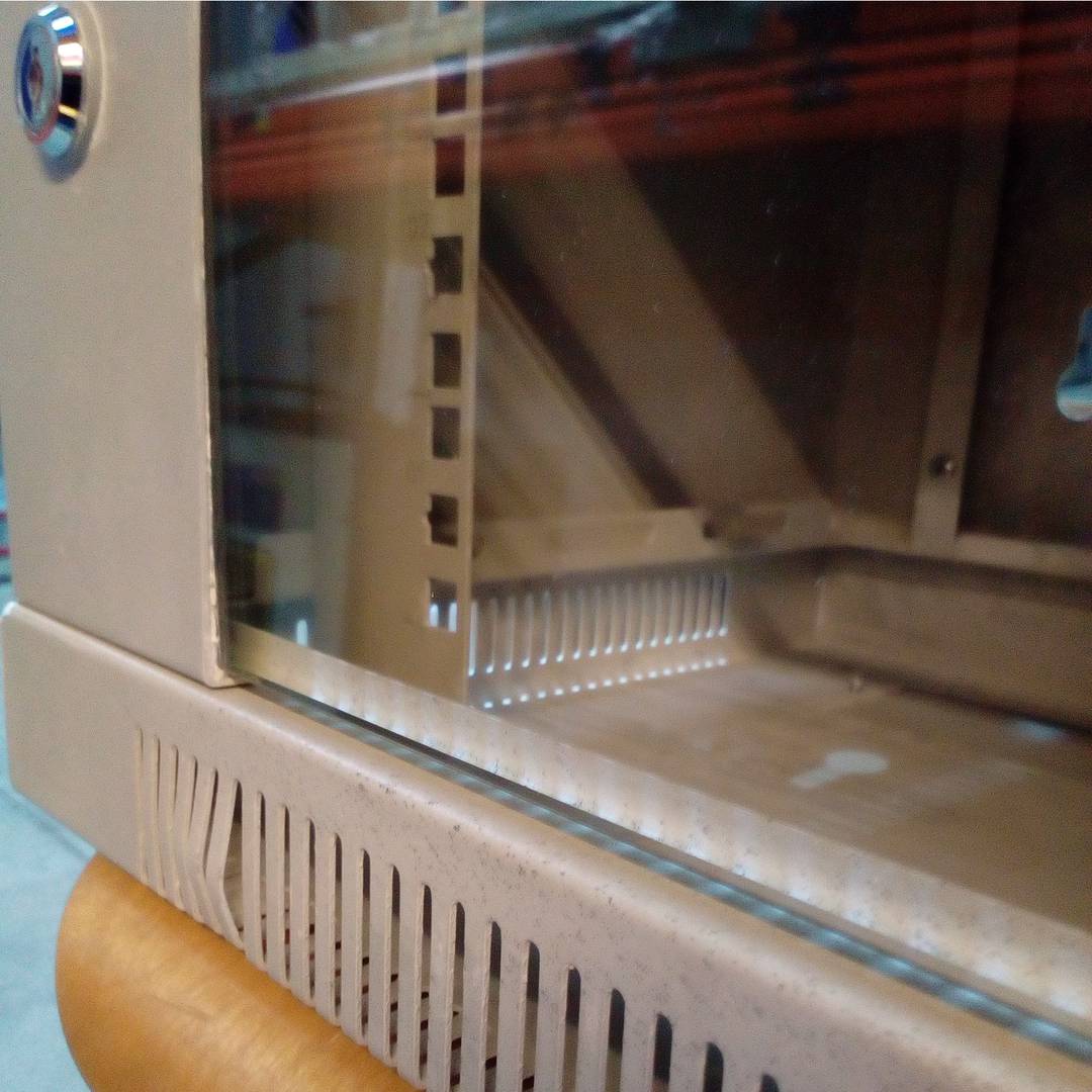 Server rack cabinet 10