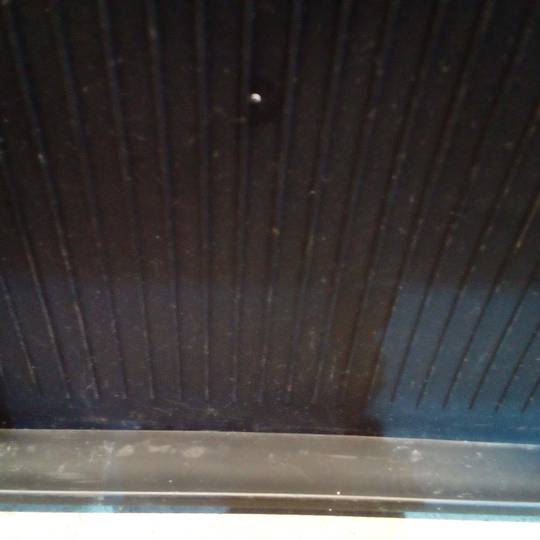 Schwarzes Schiebetastaturfach