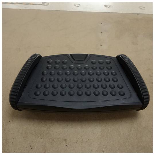 Czarny, plastikowy, regulowany podnóżek platformowy 310 x 220 mm