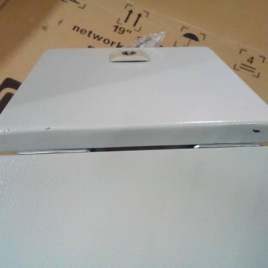 Scatola di distribuzione elettrica in metallo con protezione IP65 per montaggio a parete 200x200x150mm