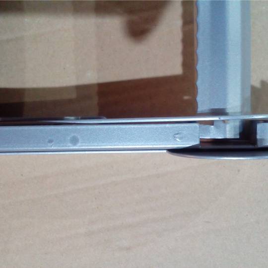 Gegenrollenhalter. Spender zum Einwickeln von Papier in Rollen bis 62 cm