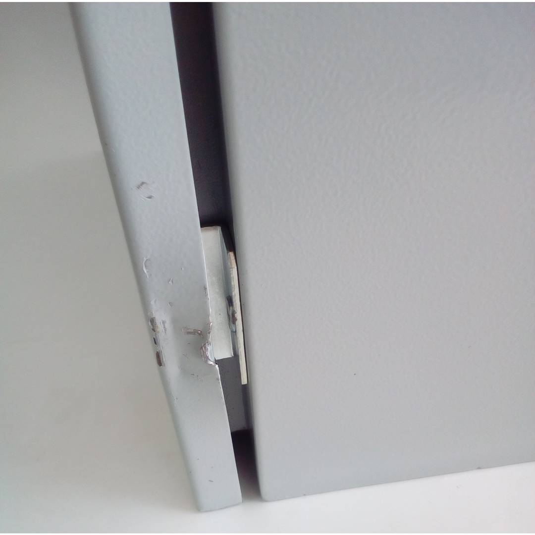 Metal electrical distribution box with IP65 protection for wall mounting 400x300x250mm