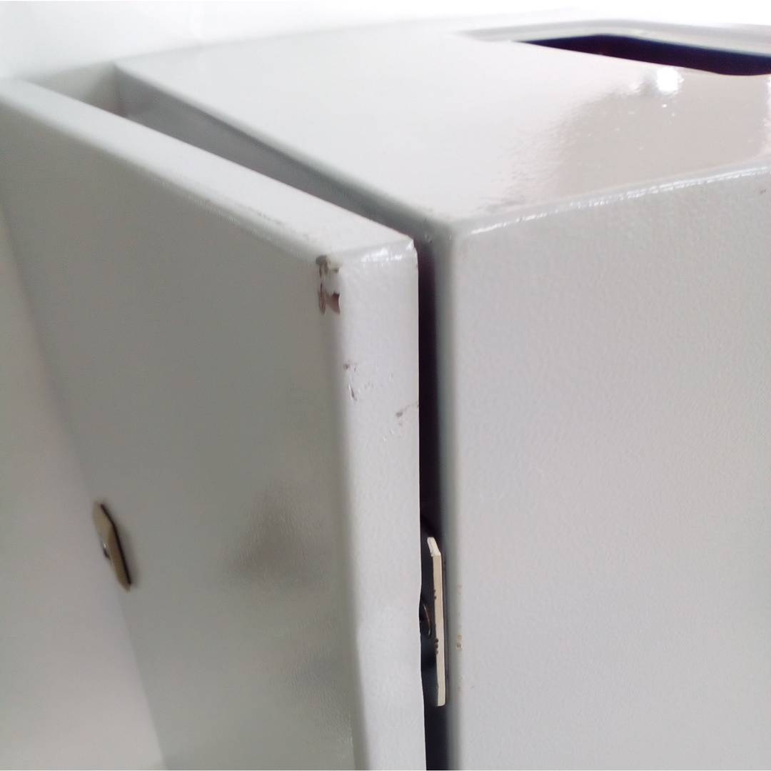 Metal electrical distribution box with IP65 protection for wall mounting 400x300x250mm