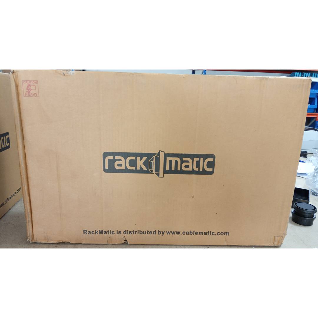 Szafa wisząca 19'' 6U 600x150x370mm ściana z metalowymi drzwiami SOHOrack