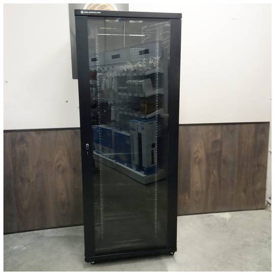 Armario rack 19'' de pie 42U 800x800x2000mm MobiRack de RackMatic reacondicionado