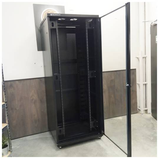 Armario rack 19'' de pie 42U 800x800x2000mm MobiRack de RackMatic reacondicionado