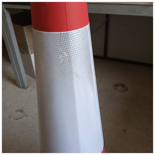 Cono de tráfico con reflector de señalización y balizamiento 100 cm