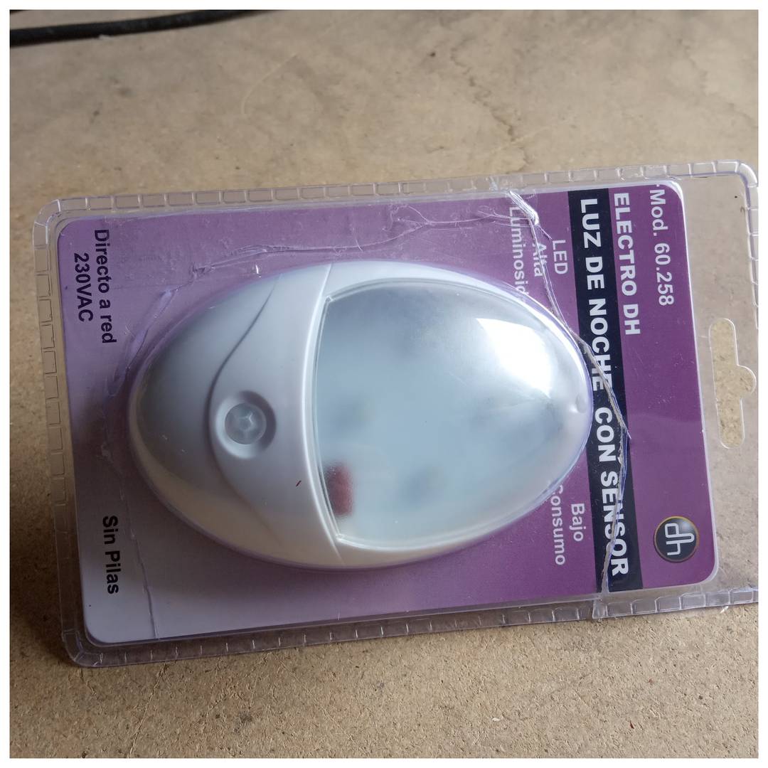 Sensor de movimento plug-in 230VAC LED luz noturna