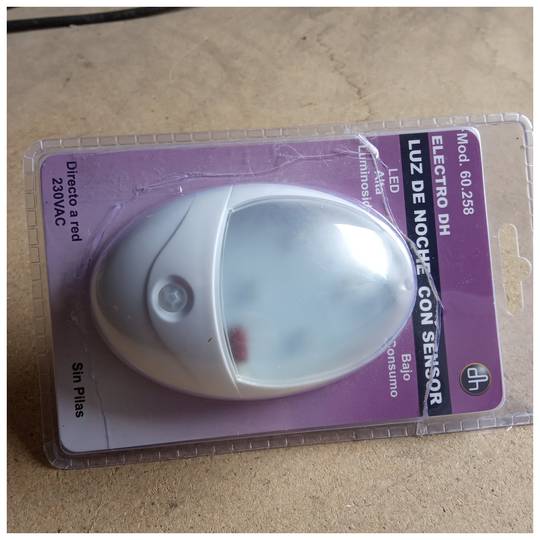 Sensor de movimento plug-in 230VAC LED luz noturna