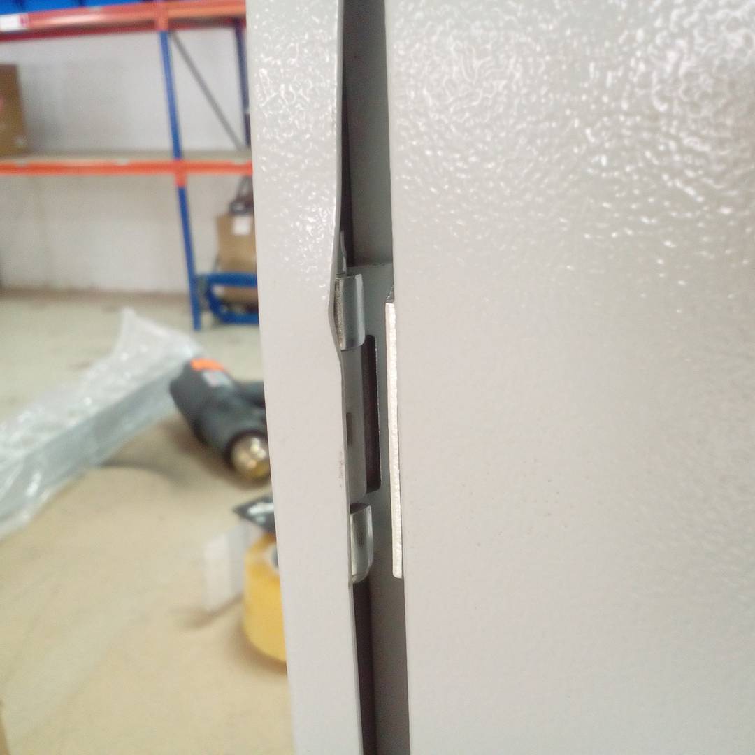 Metal electrical distribution box with IP65 protection for wall fixing 400x300x150mm