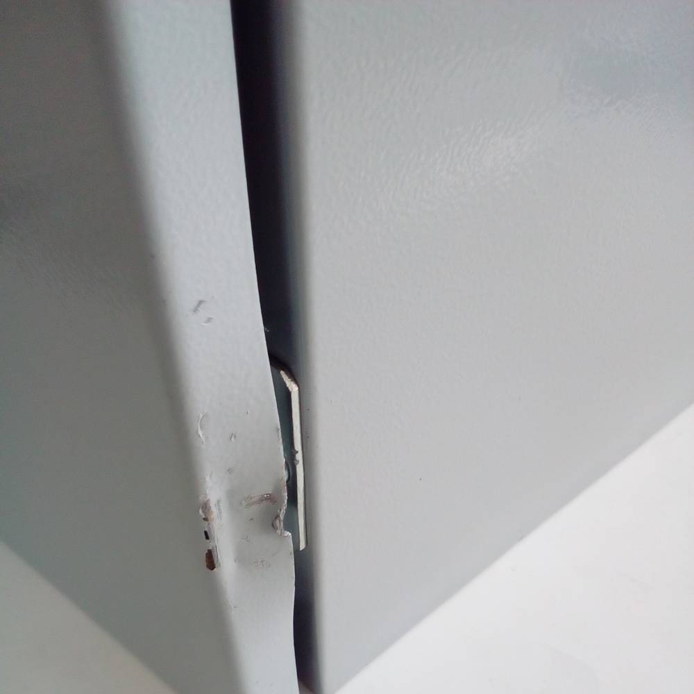 Metal electrical distribution box with IP65 protection for wall fixing 400x300x150mm