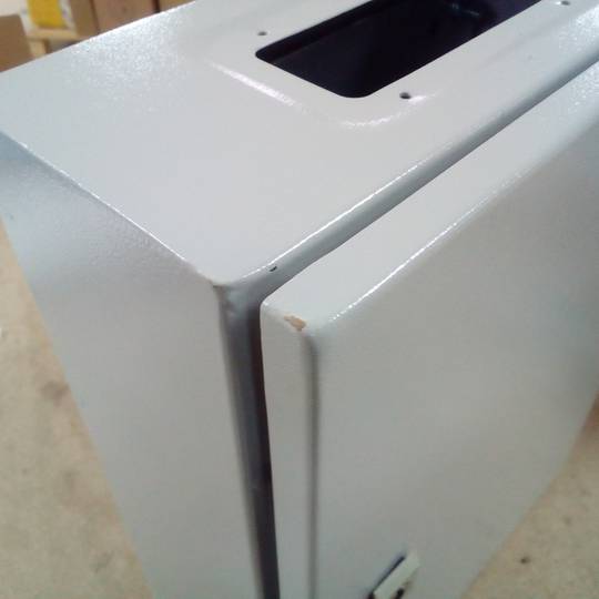 Metal electrical distribution box with IP65 protection for wall fixing 400x300x150mm