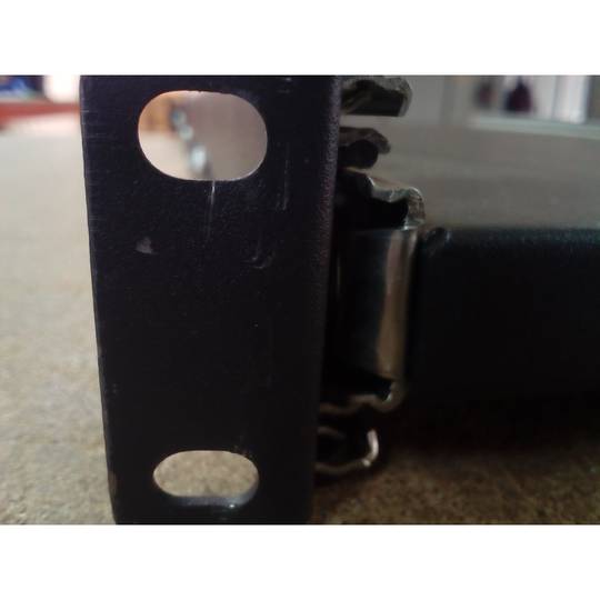 Safata telescòpica per a rack de 1U F750 amb fixació frontal del darrere