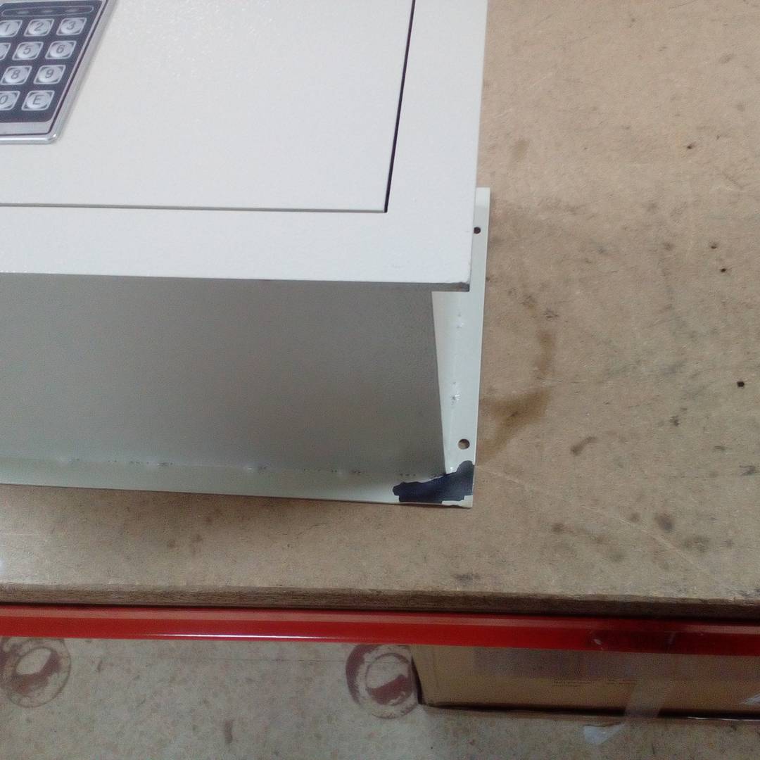 Caixa forta de seguretat encastada amb codi electrònic digital 36x19x23cm beix