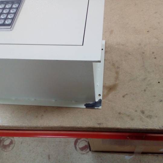 Caixa forta de seguretat encastada amb codi electrònic digital 36x19x23cm beix