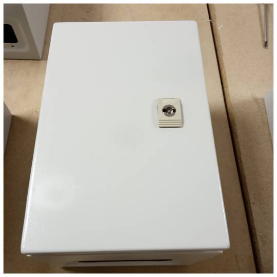 Scatola di distribuzione elettrica in metallo con protezione IP65 per montaggio a parete 300x200x200mm